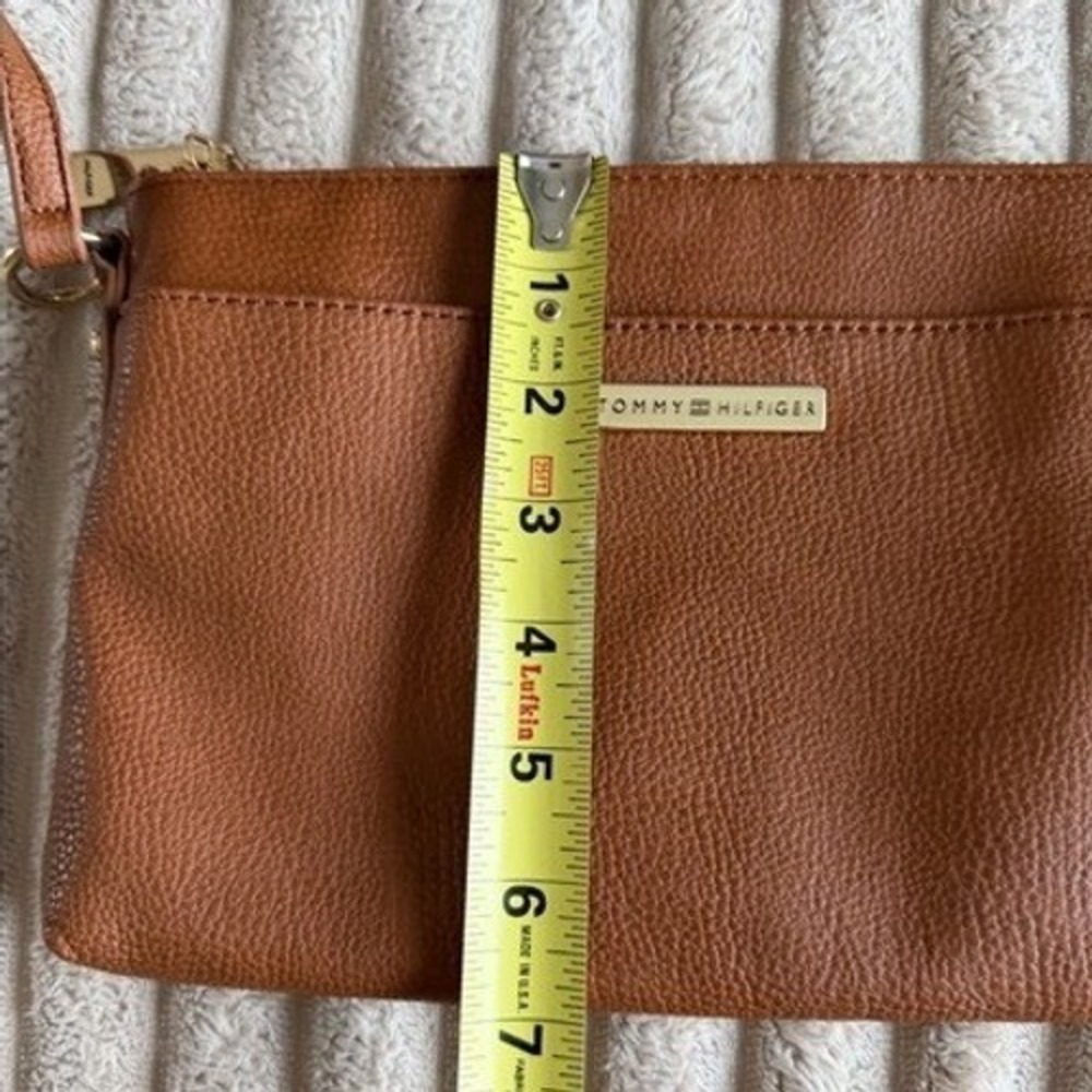 Tommy Hilfiger Tan Pebbled Faux Leather Crossbody Bag Gold Hardware Slim Purse - Picture 8 of 12